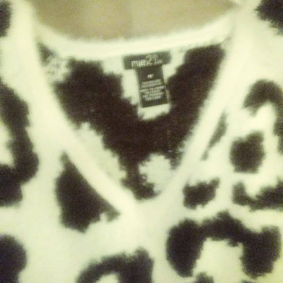 Sweater - Picture 3 of 4